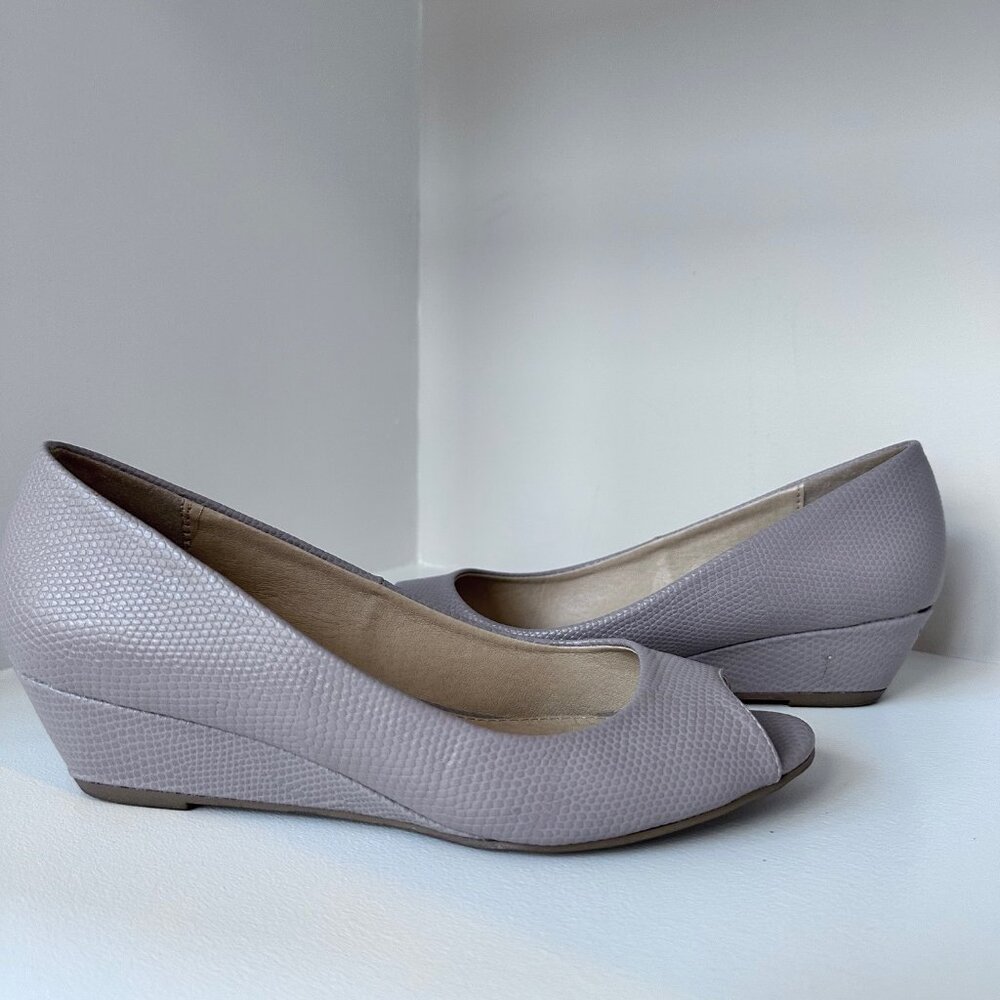 Neutral Textured Peep-Toe Wedge Size 6.5. From CL by Laundry